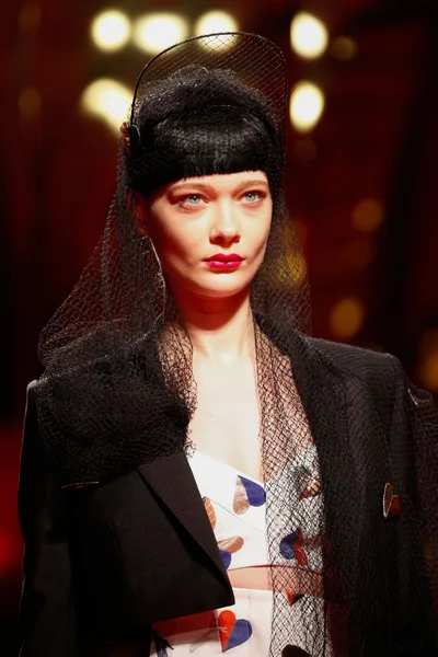 Look 16